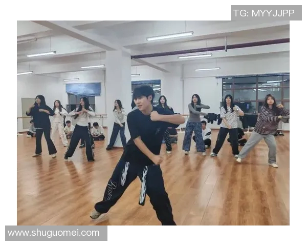 街舞魅力揭秘：深入上海街舞队员的心理素质与团队精神探讨