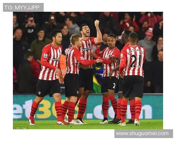 重庆足球队的默契配合揭秘：从战术到团队精神的全方位分析